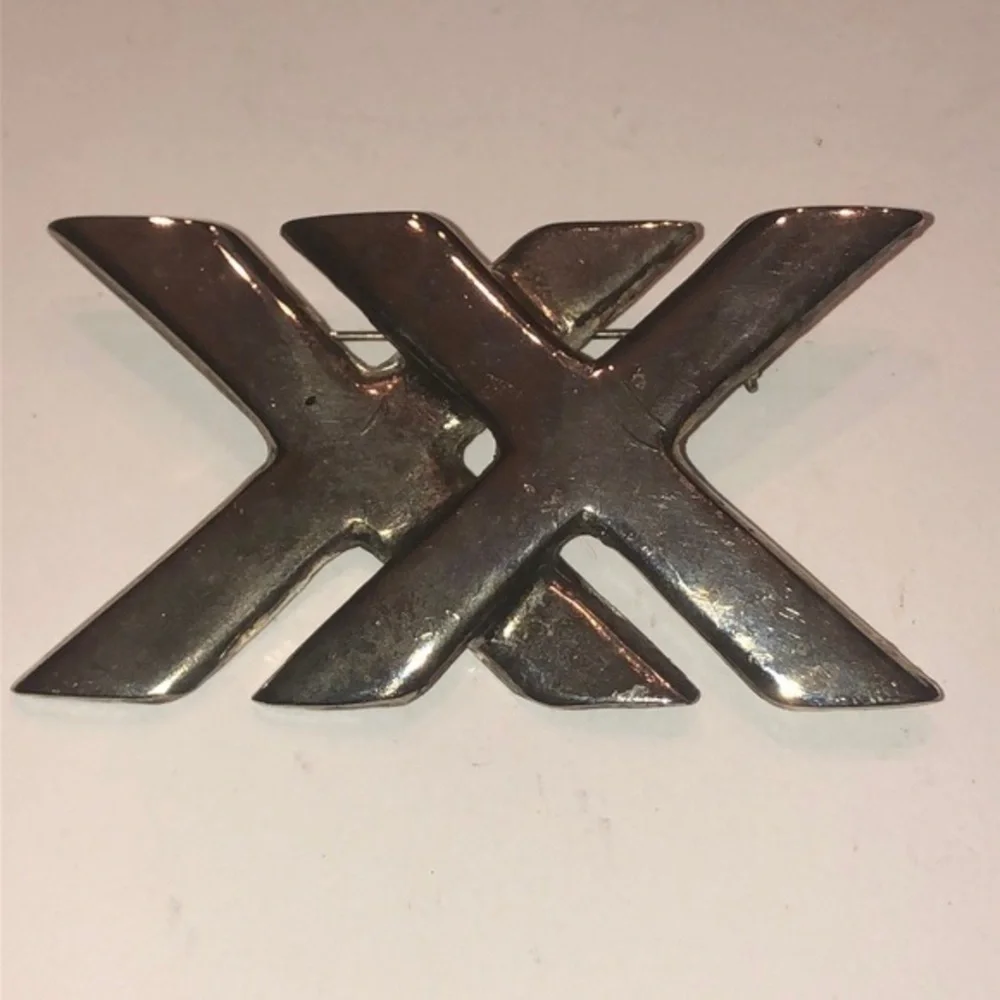 Vintage Silver Tone Double X Criss Cross Brooch Shoulder Pin